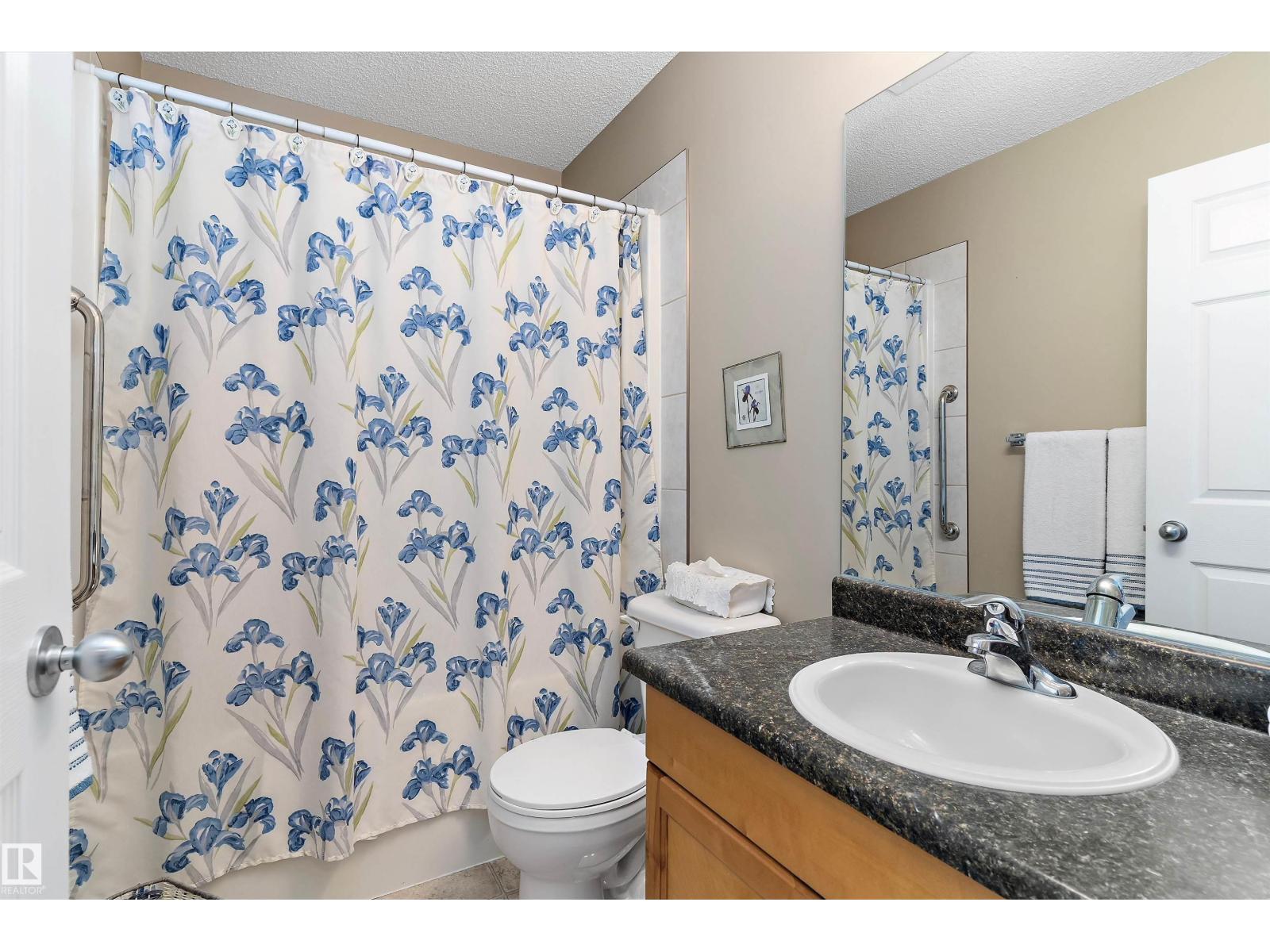 Photo 17 of 112 Castle Dr Nw, Edmonton AB