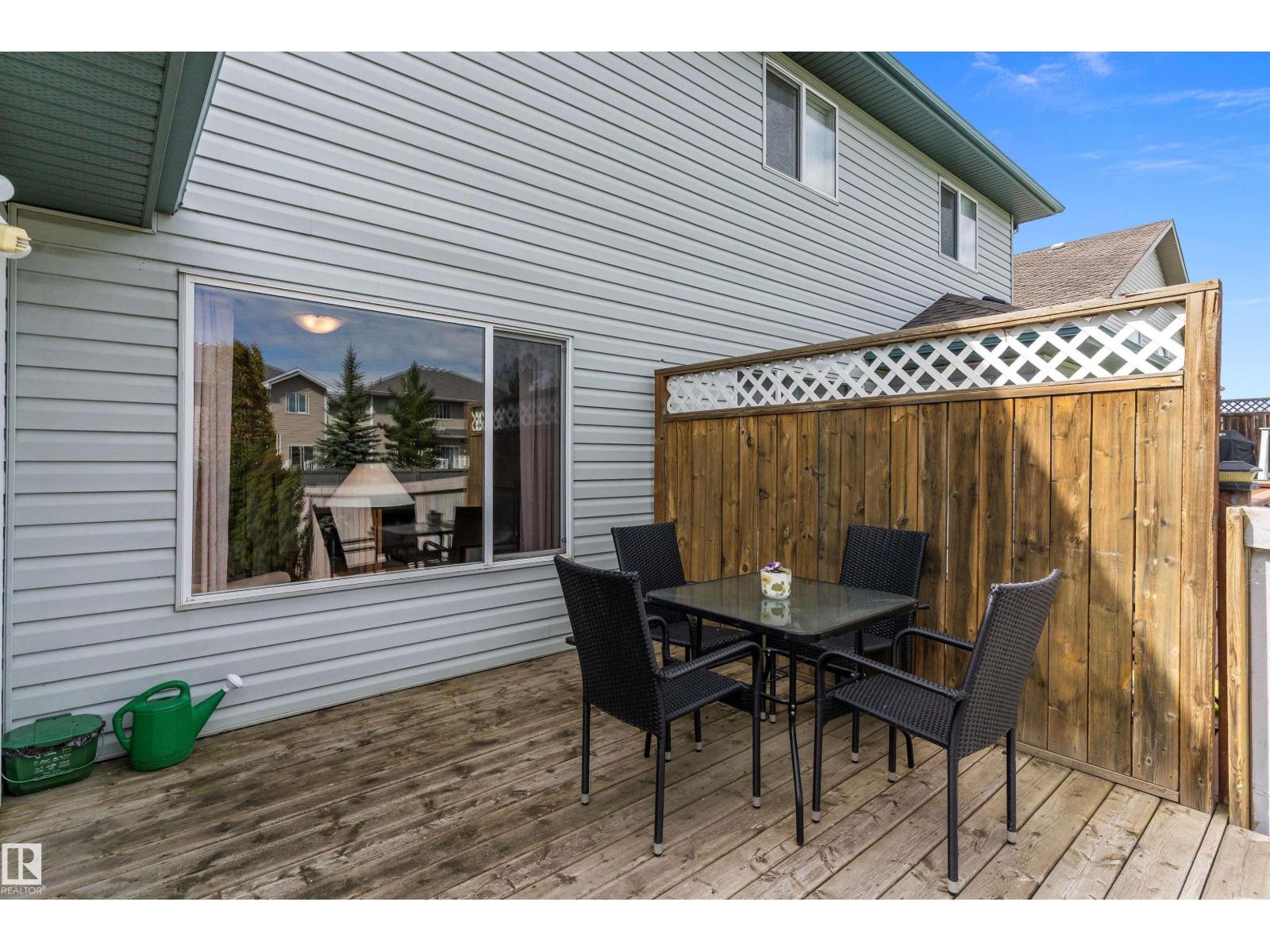 Photo 18 of 112 Castle Dr Nw, Edmonton AB