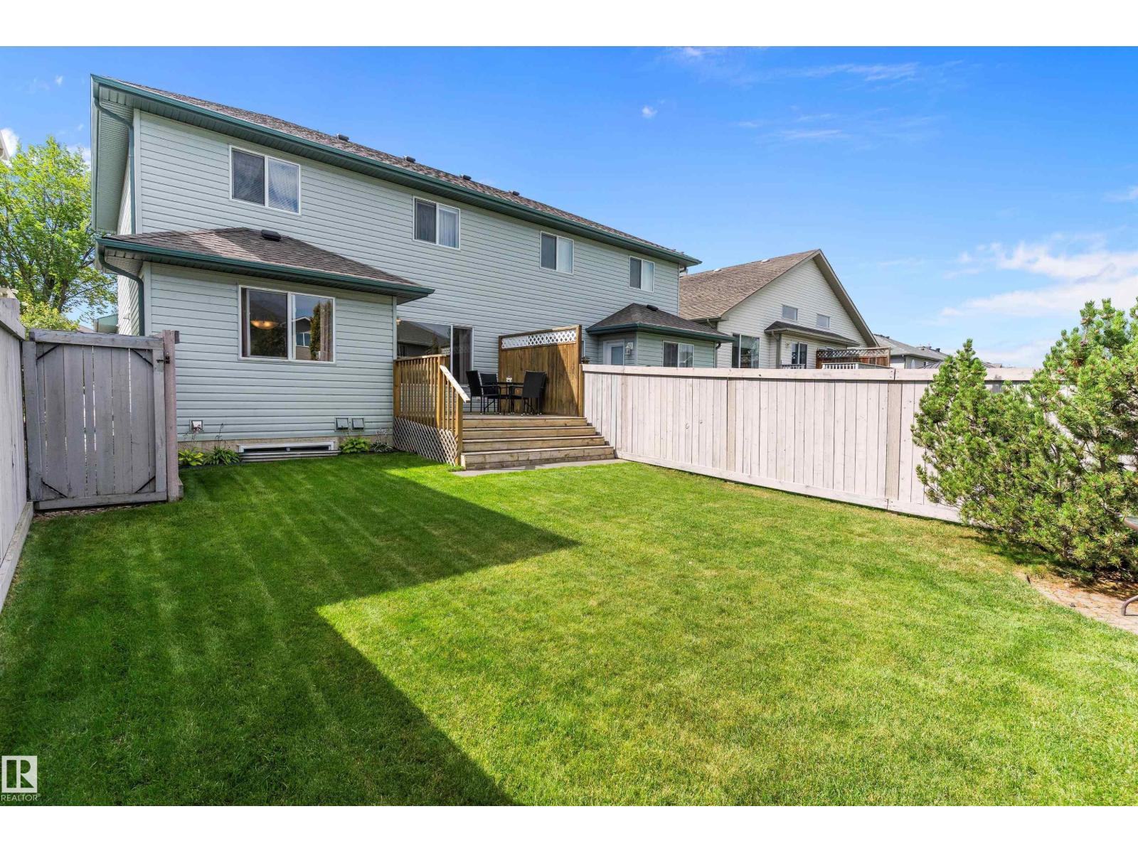 Photo 19 of 112 Castle Dr Nw, Edmonton AB