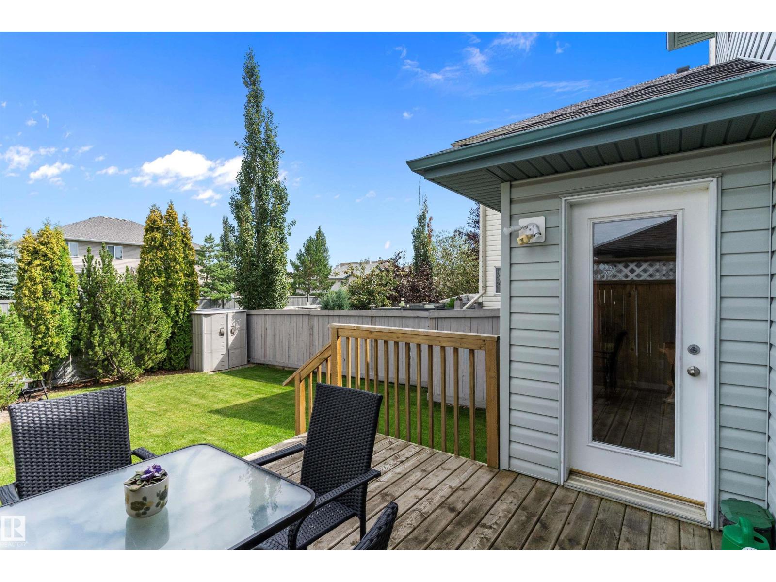 Photo 20 of 112 Castle Dr Nw, Edmonton AB