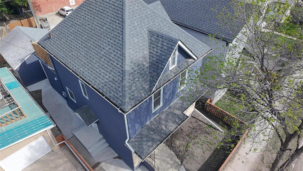 Photo 2 of 587 Langside Street, Winnipeg MB