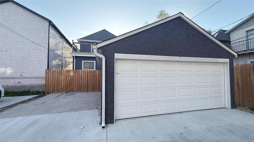 Photo 7 of 587 Langside Street, Winnipeg MB