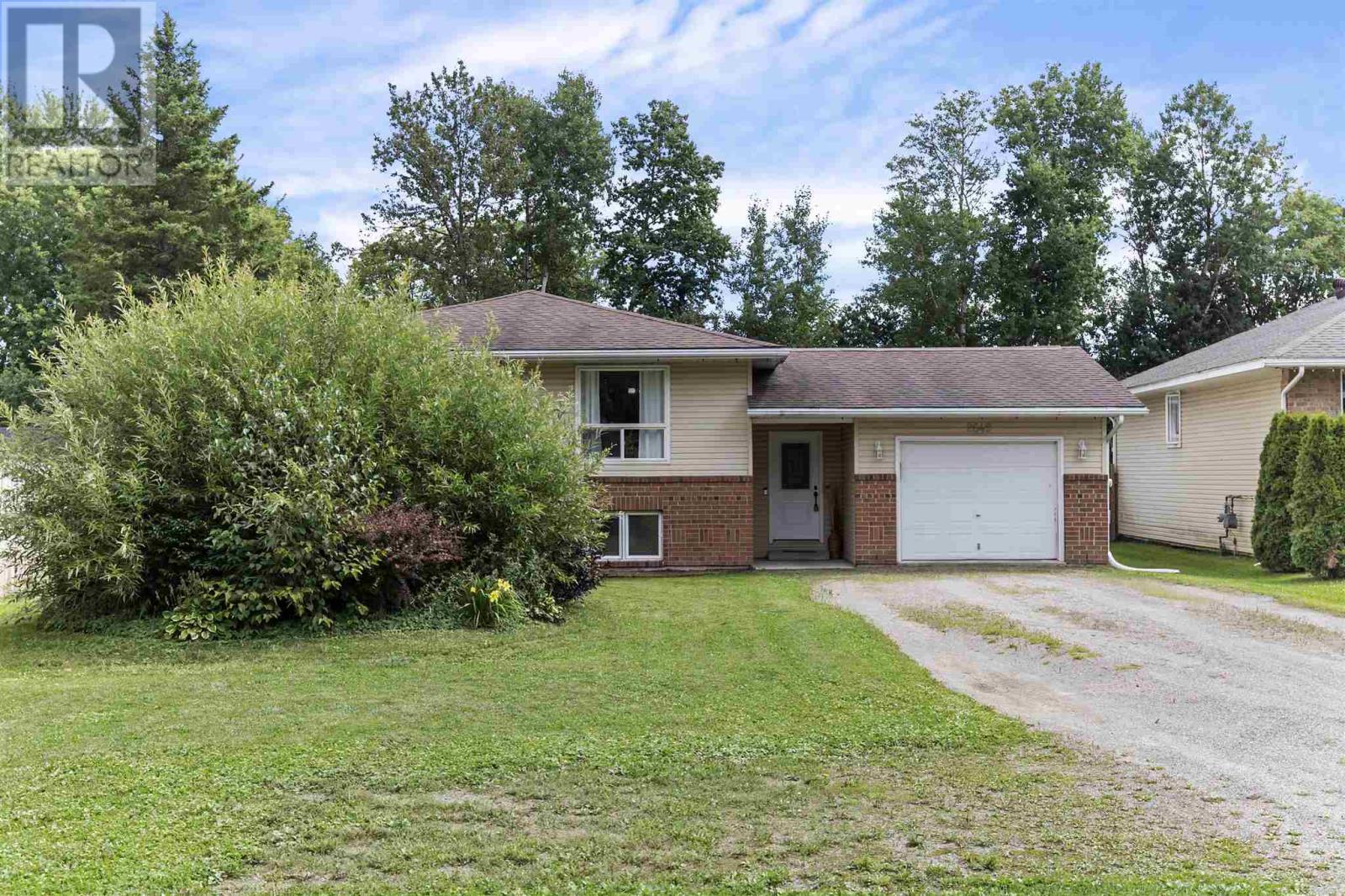 Photo 2 of 2649 Queen St E, Sault Ste Marie ON