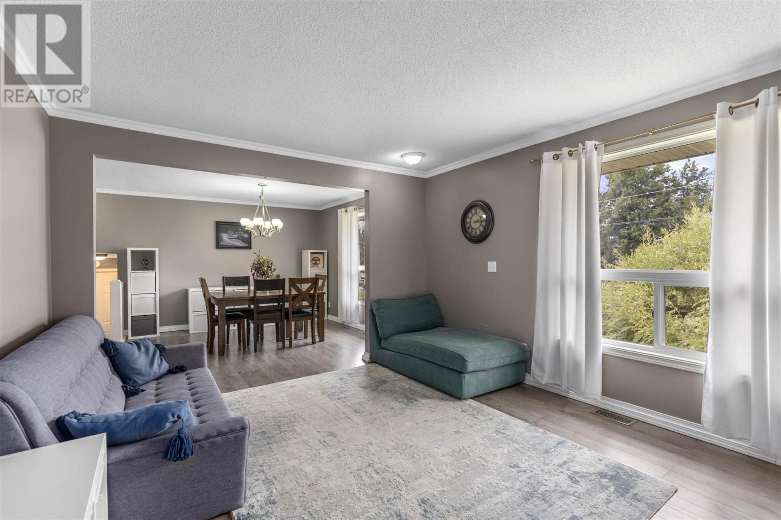 Photo 7 of 2649 Queen St E, Sault Ste Marie ON