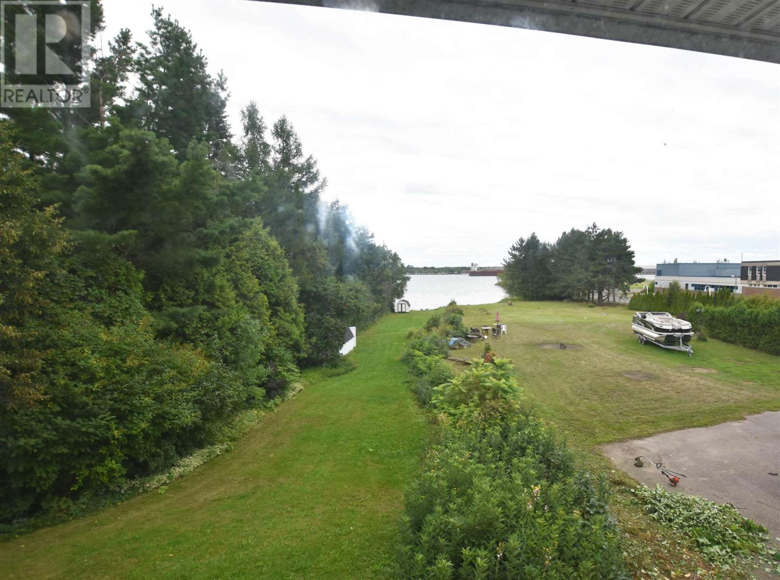Photo 4 of 1015 Queen St E, Sault Ste Marie ON