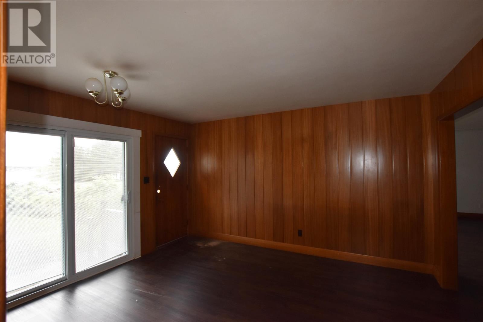 Photo 9 of 1015 Queen St E, Sault Ste Marie ON