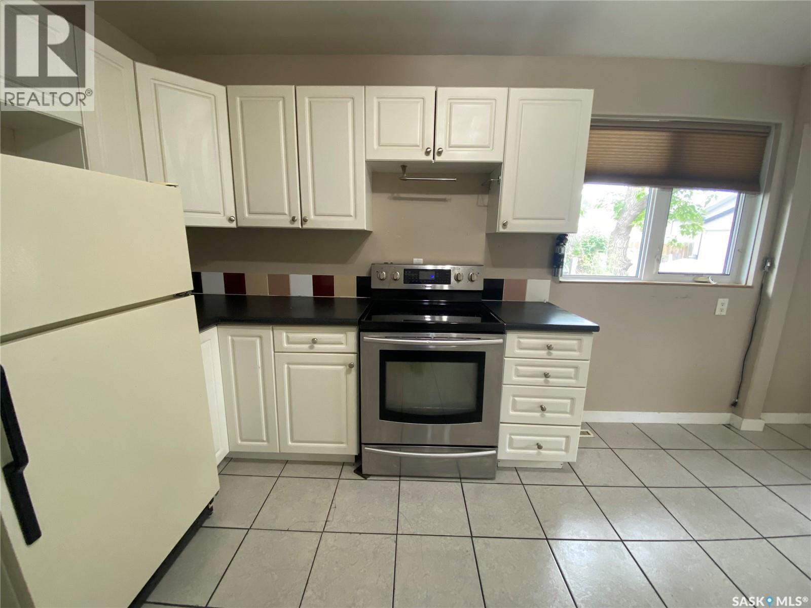 Photo 4 of 460 Wascana Street, Regina SK