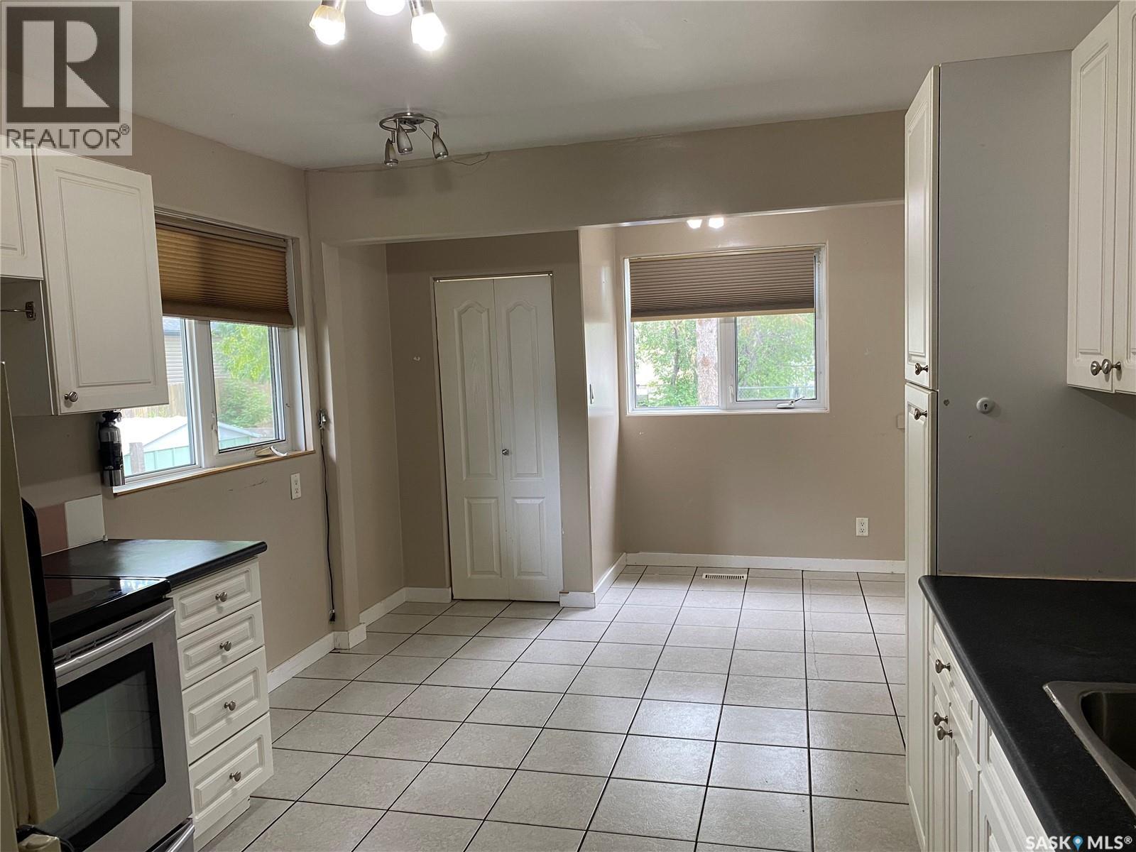 Photo 5 of 460 Wascana Street, Regina SK