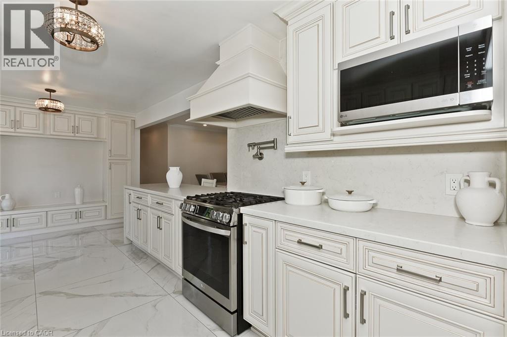 Photo 7 of 214 Ashford Drive, Barrie ON