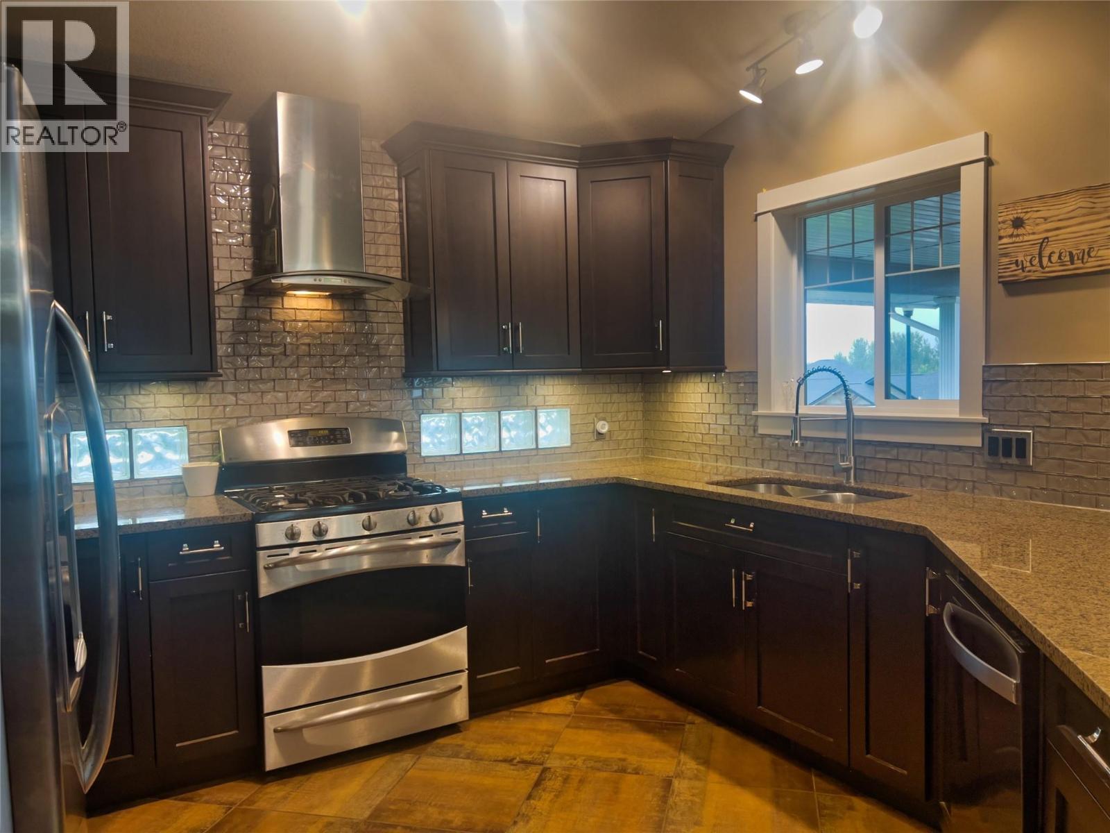 Photo 13 of 902 Purcell Crescent, Creston BC