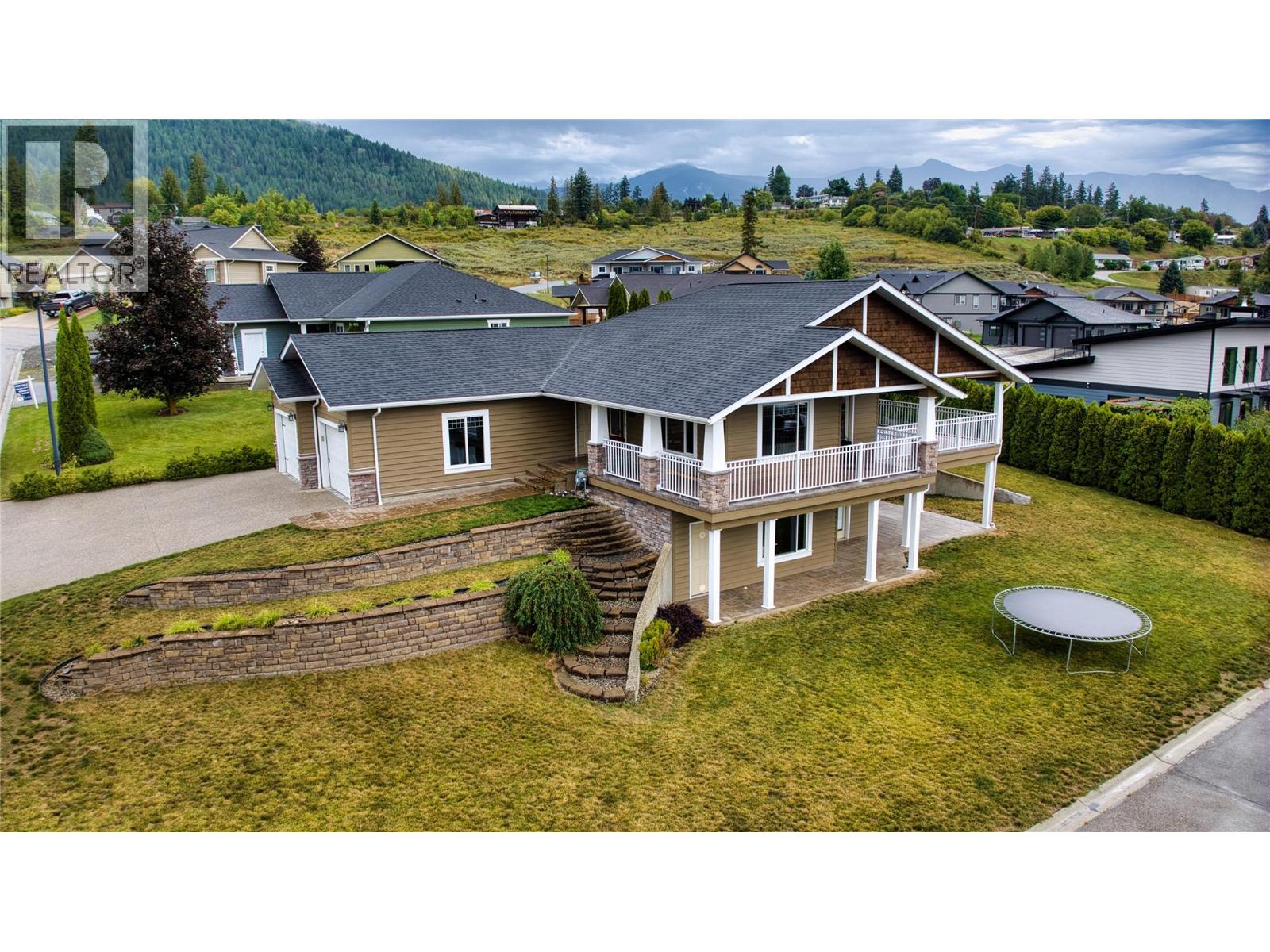 Photo 2 of 902 Purcell Crescent, Creston BC