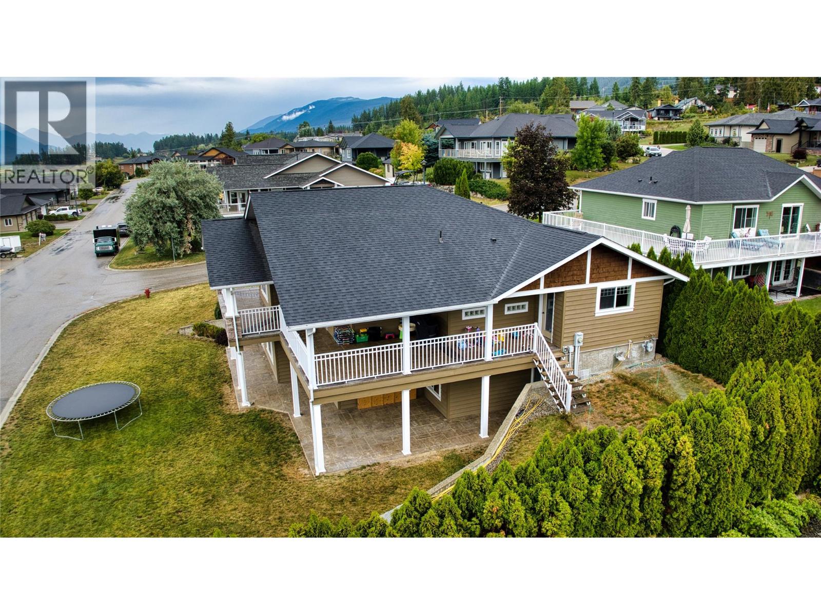 Photo 3 of 902 Purcell Crescent, Creston BC