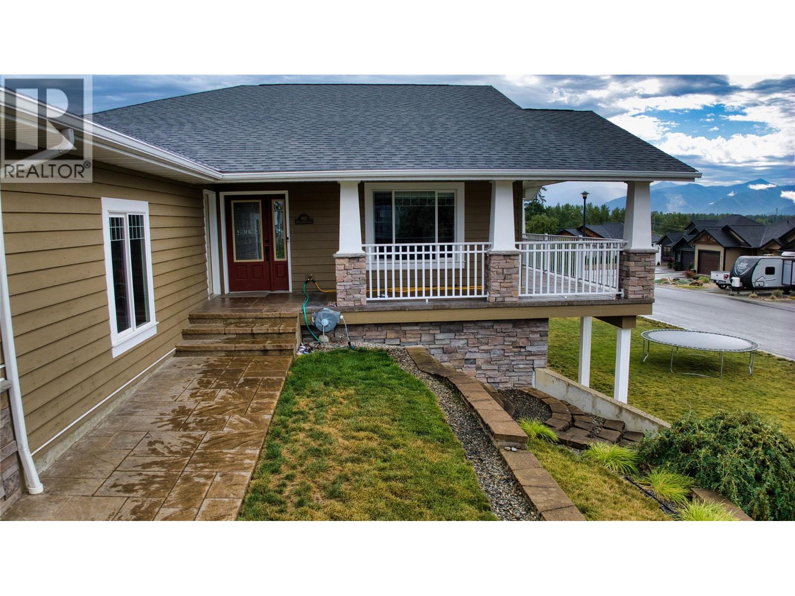 Photo 4 of 902 Purcell Crescent, Creston BC
