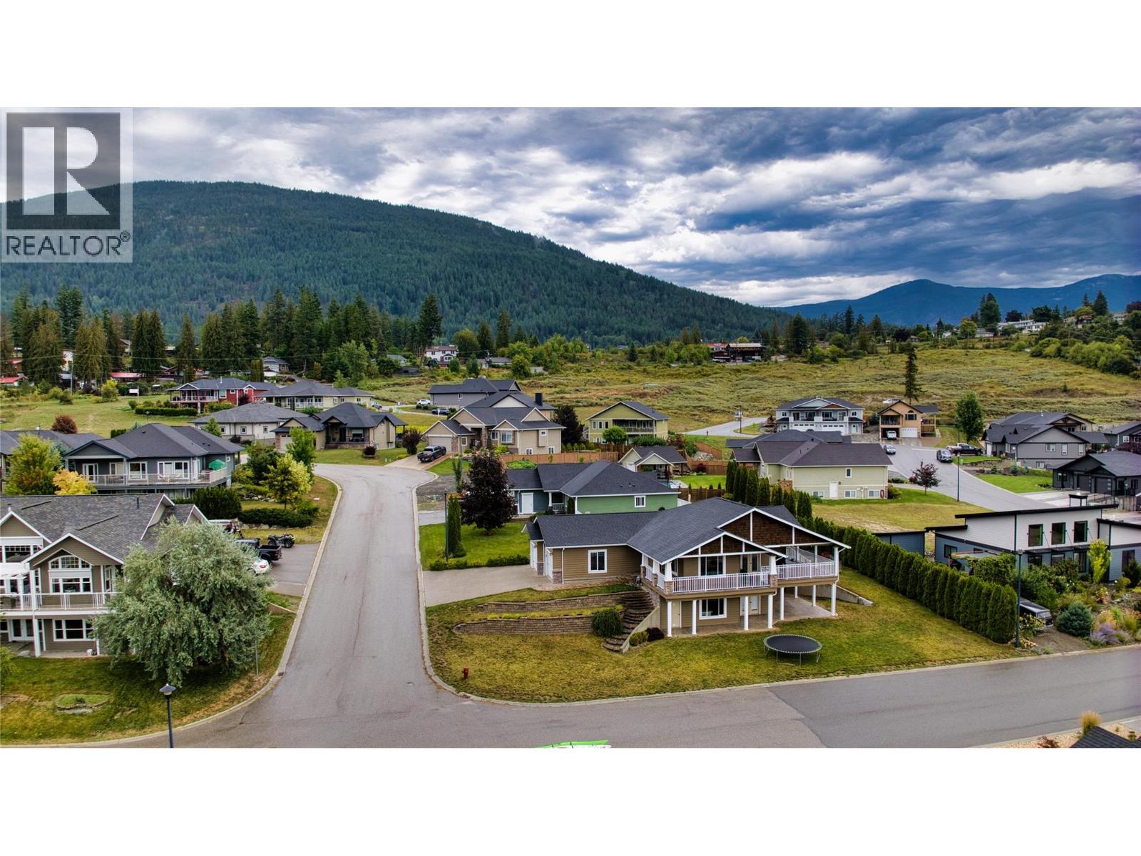 Photo 5 of 902 Purcell Crescent, Creston BC