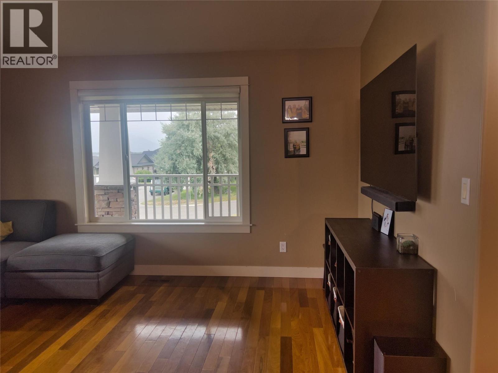 Photo 7 of 902 Purcell Crescent, Creston BC