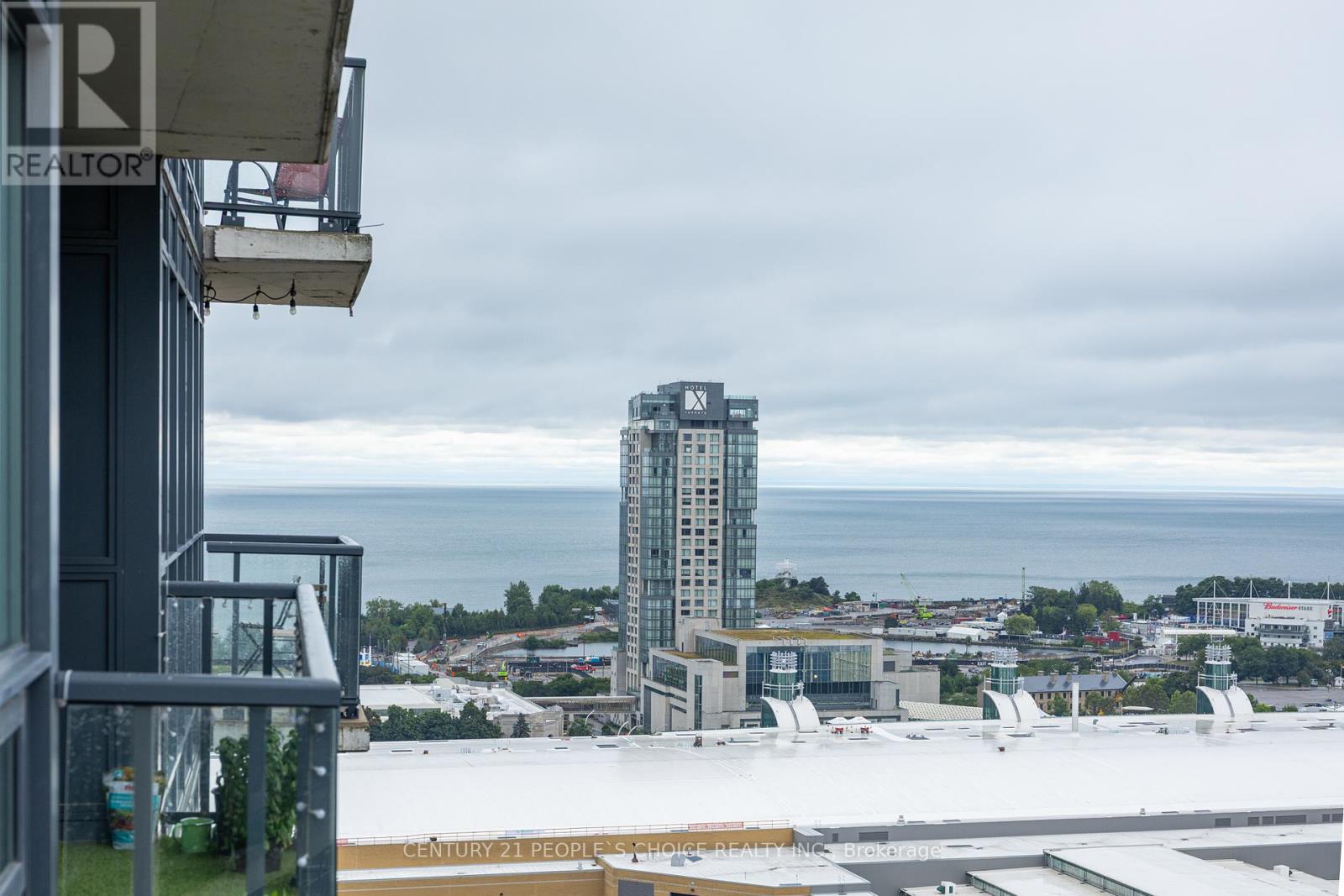 Photo 36 of 2215 51 East Liberty Street, Toronto ON