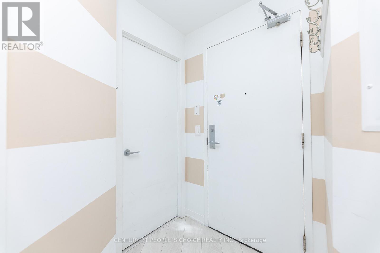 Photo 8 of 2215 51 East Liberty Street, Toronto ON