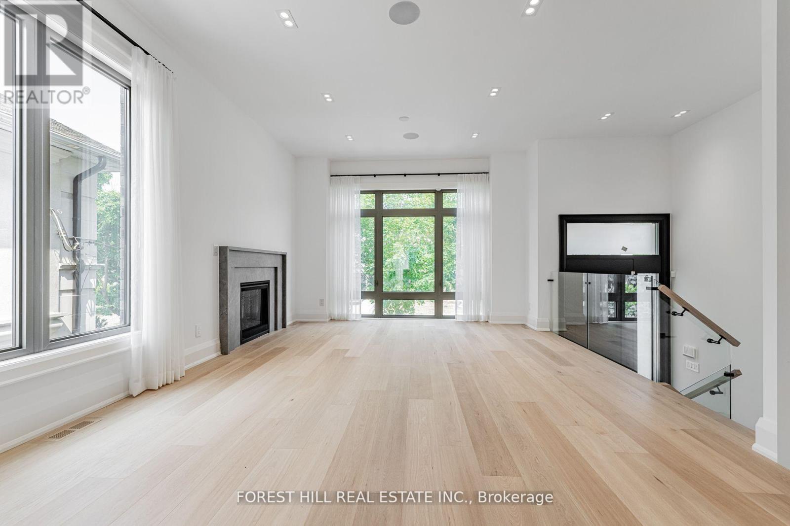 Photo 10 of 171 Elmwood Avenue, Toronto ON