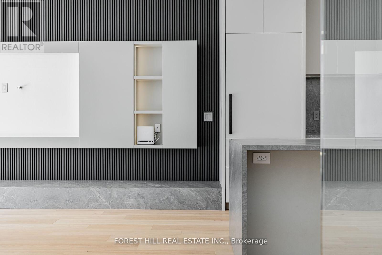 Photo 12 of 171 Elmwood Avenue, Toronto ON
