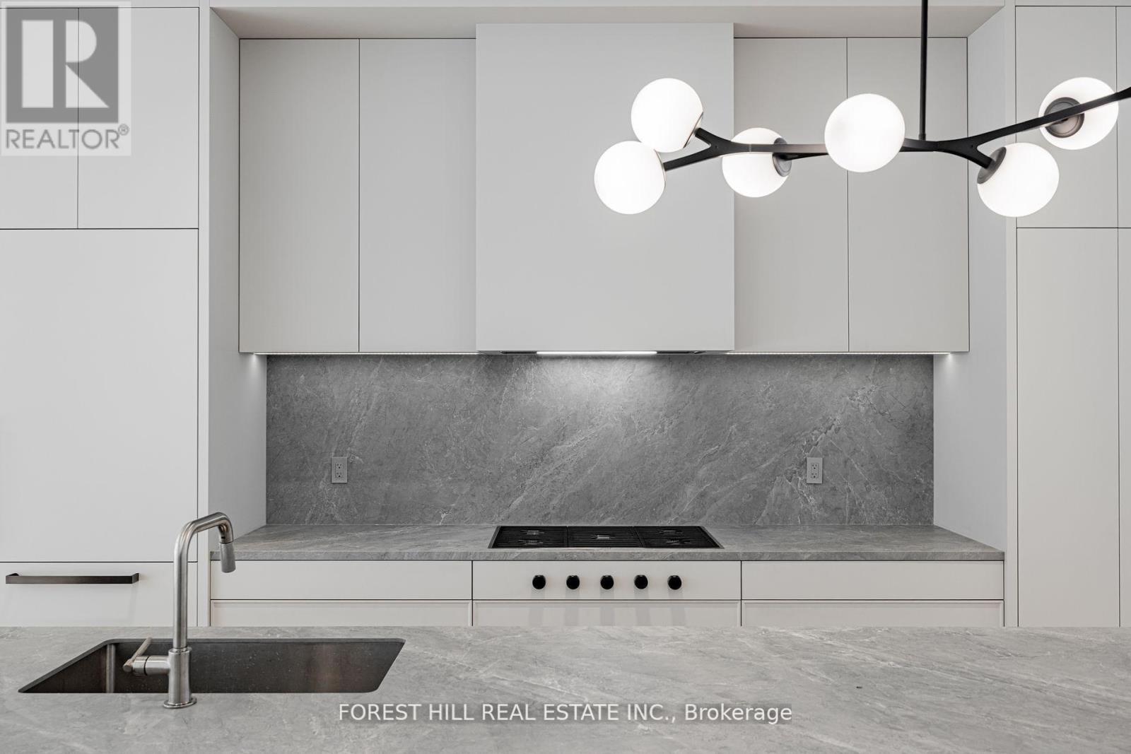 Photo 14 of 171 Elmwood Avenue, Toronto ON