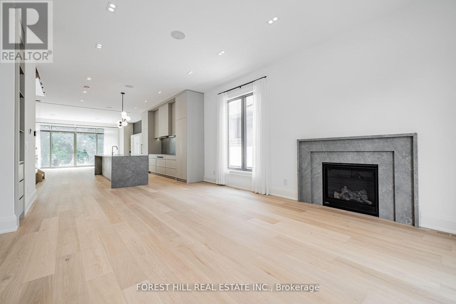 Photo 15 of 171 Elmwood Avenue, Toronto ON
