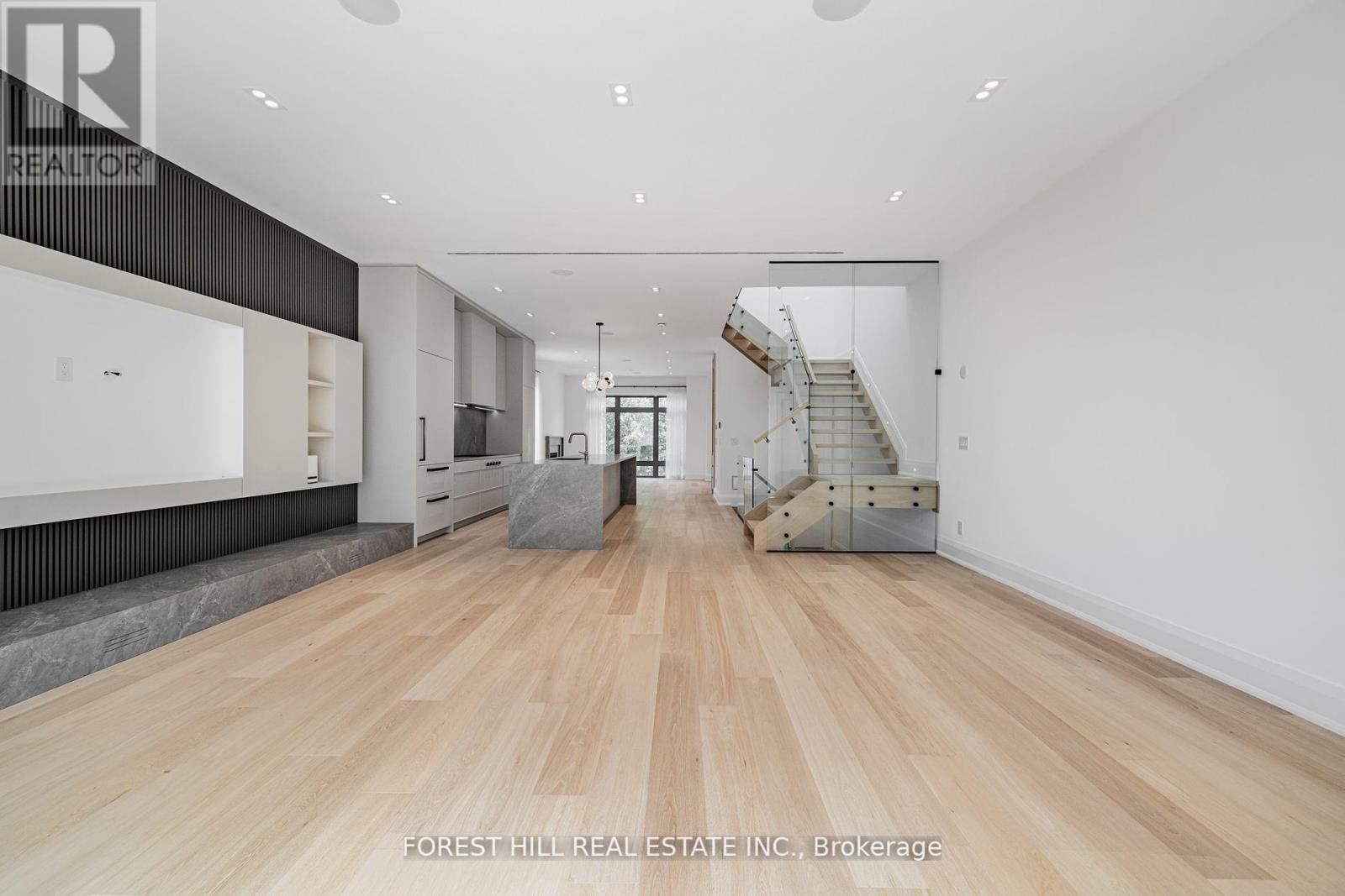 Photo 18 of 171 Elmwood Avenue, Toronto ON
