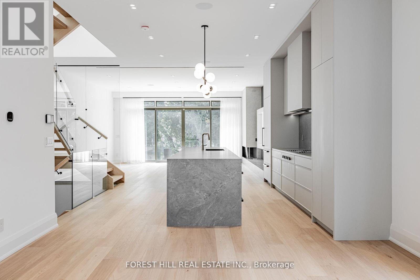 Photo 22 of 171 Elmwood Avenue, Toronto ON