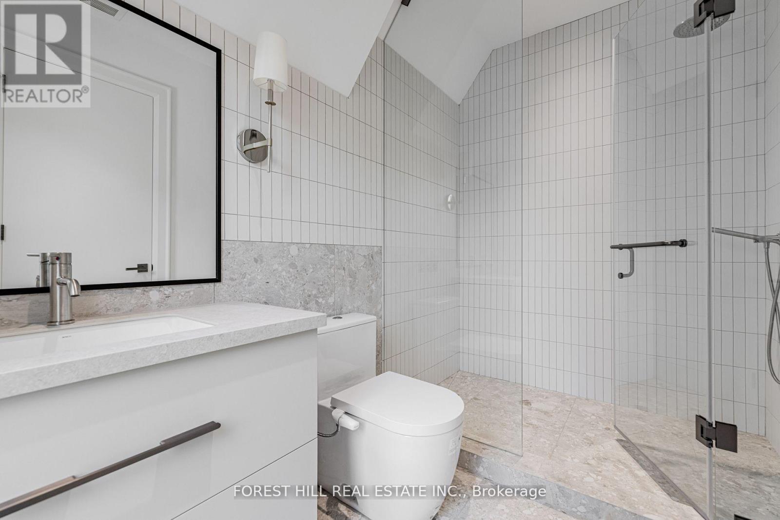 Photo 29 of 171 Elmwood Avenue, Toronto ON