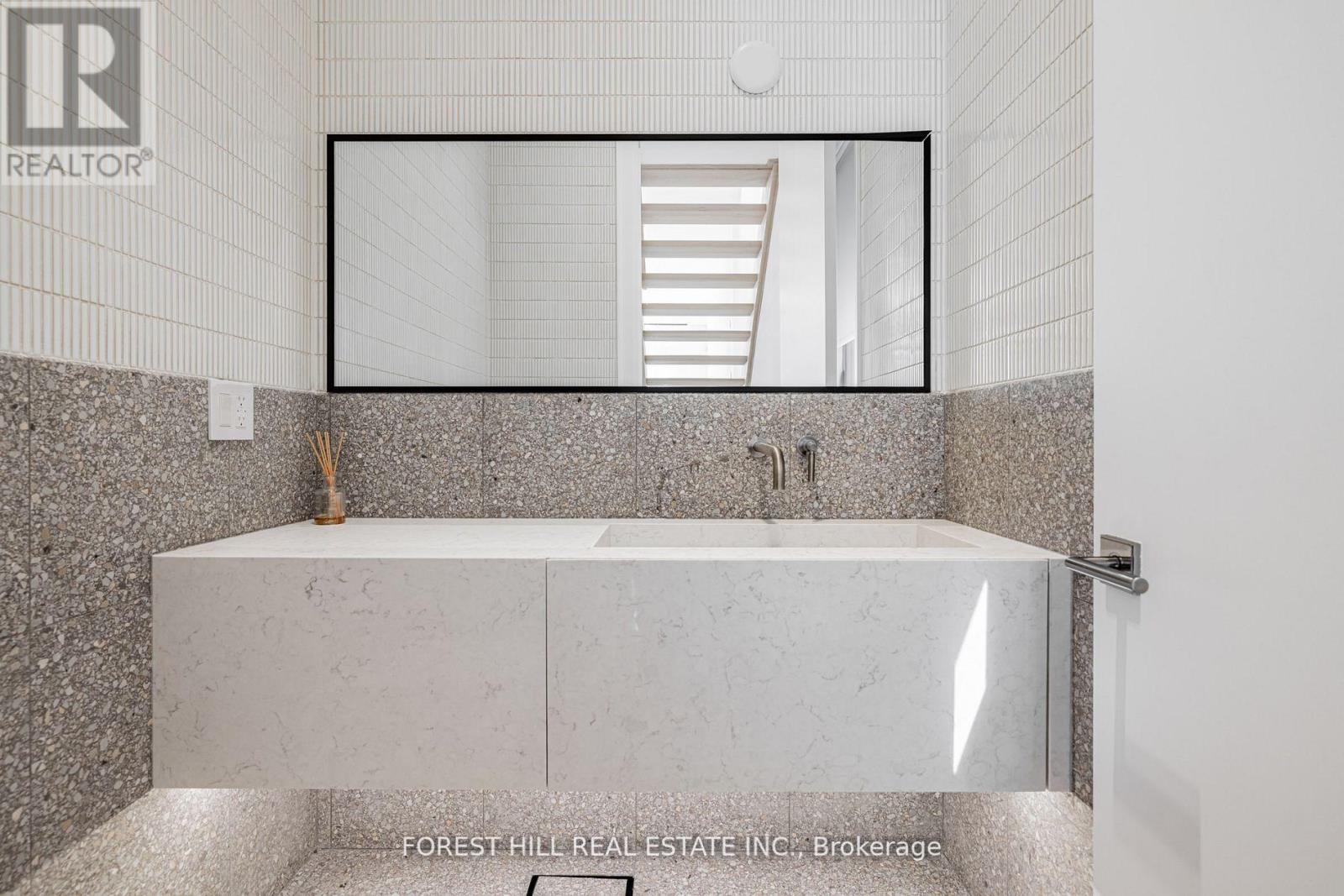 Photo 35 of 171 Elmwood Avenue, Toronto ON