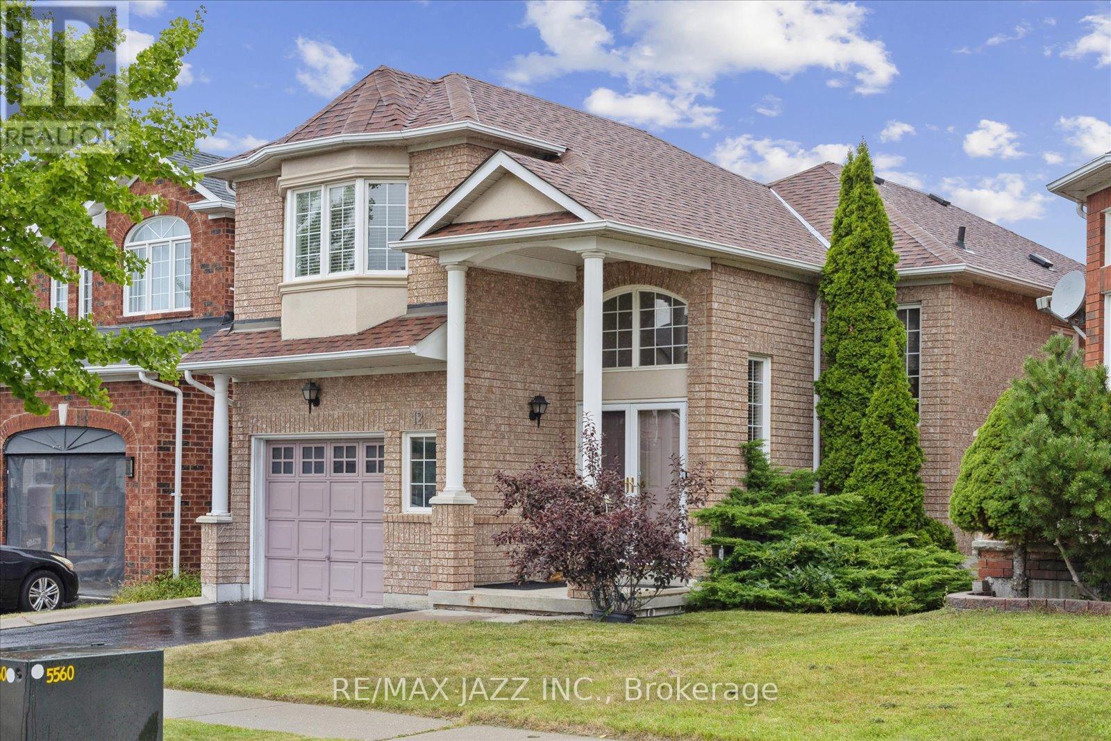 Photo 1 of 12 Lacroix Court, Whitby ON