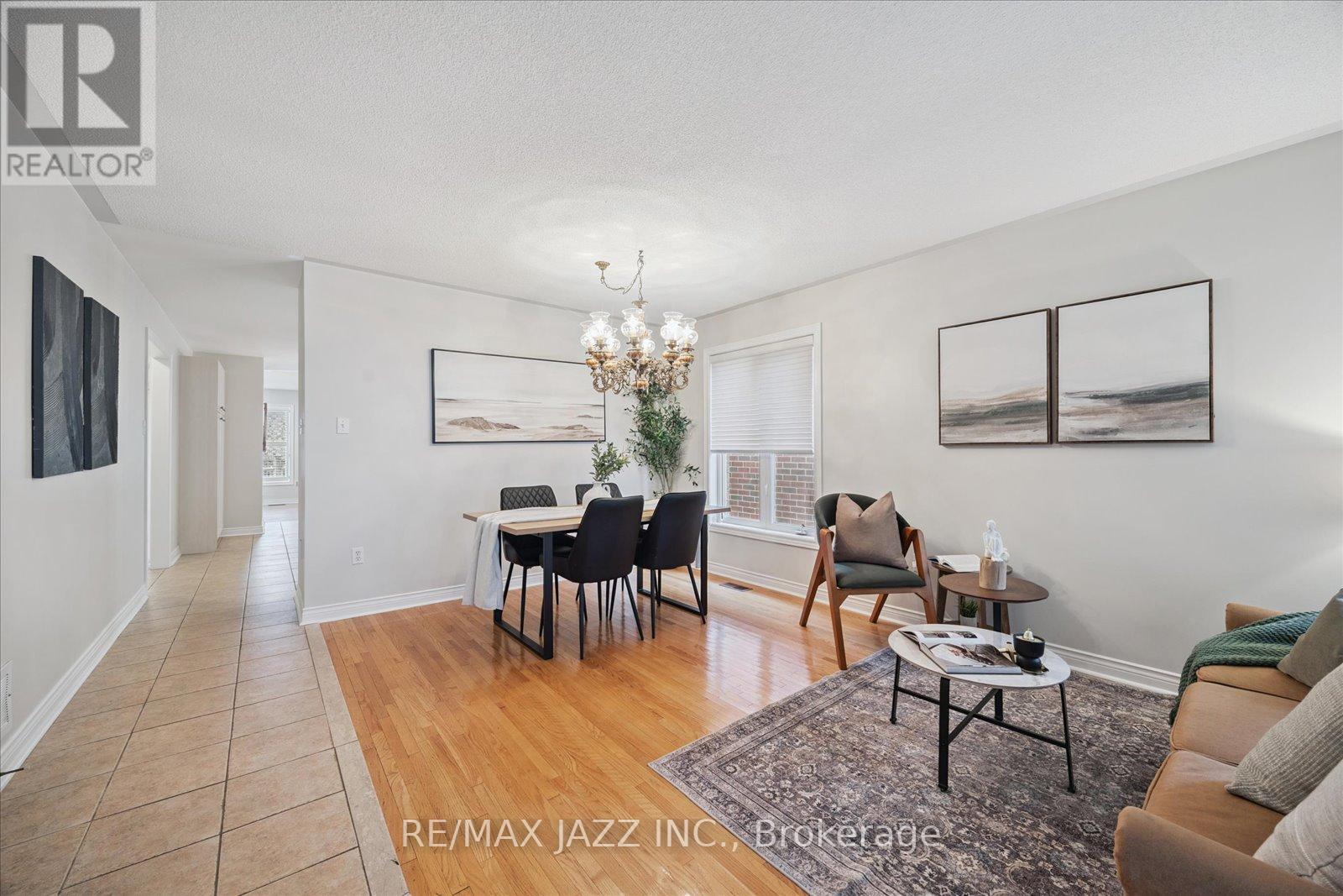 Photo 10 of 12 Lacroix Court, Whitby ON