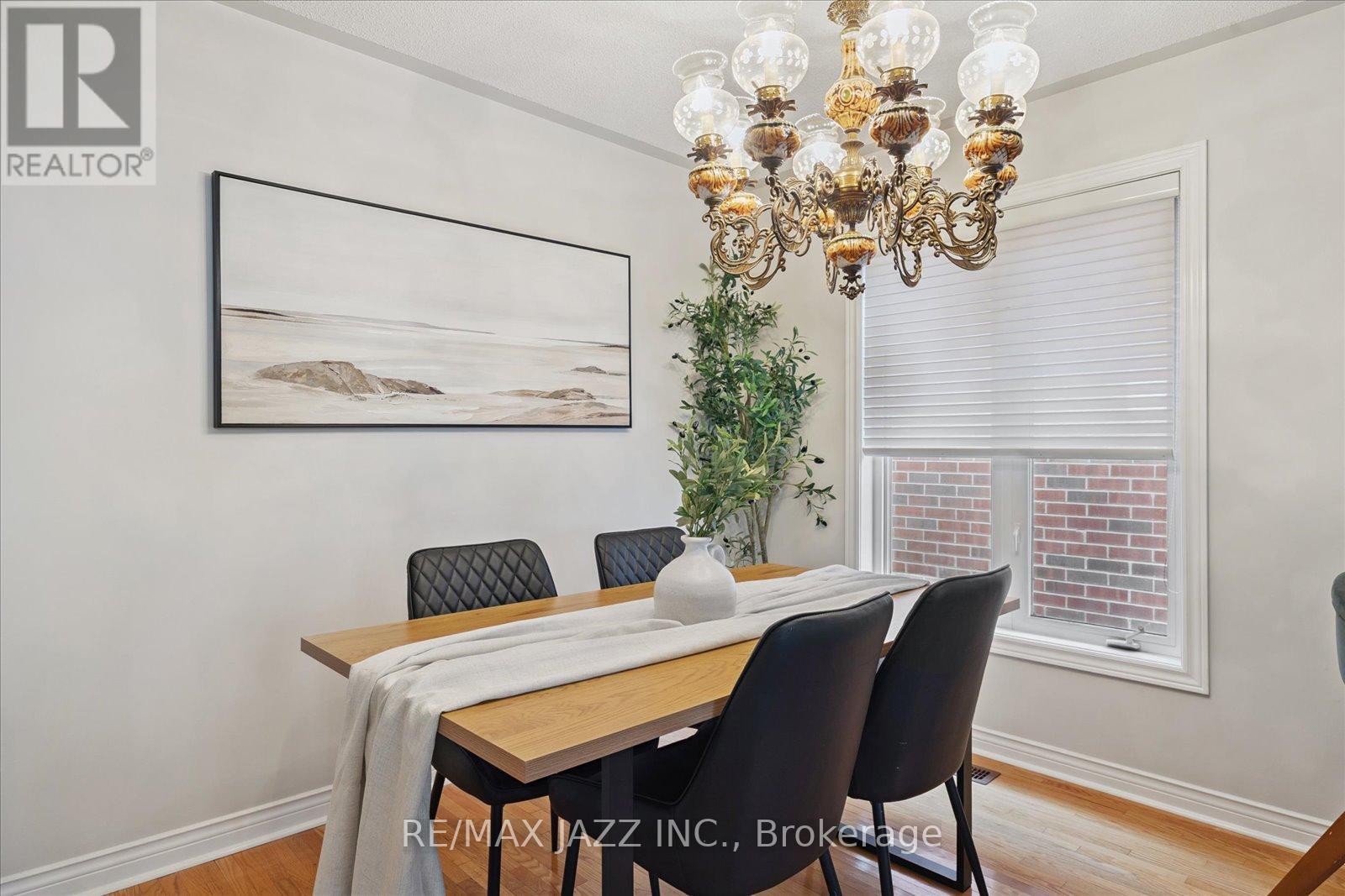 Photo 11 of 12 Lacroix Court, Whitby ON