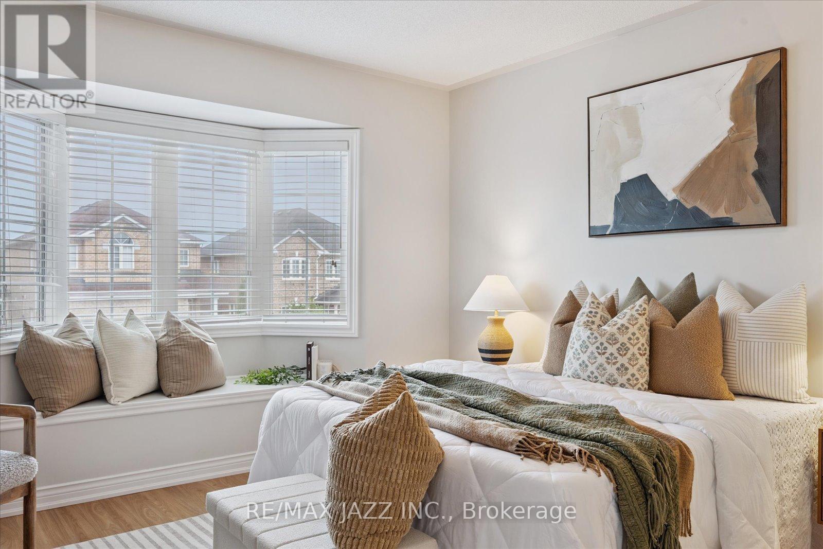 Photo 26 of 12 Lacroix Court, Whitby ON
