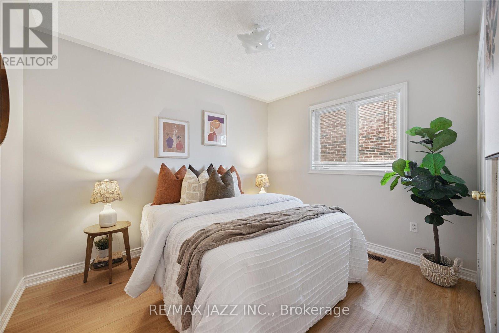 Photo 30 of 12 Lacroix Court, Whitby ON