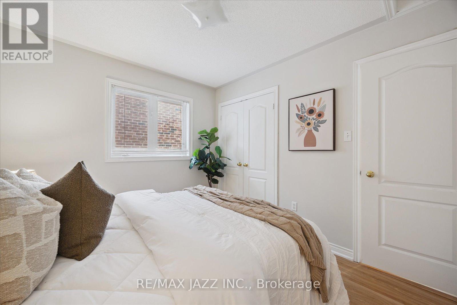 Photo 31 of 12 Lacroix Court, Whitby ON