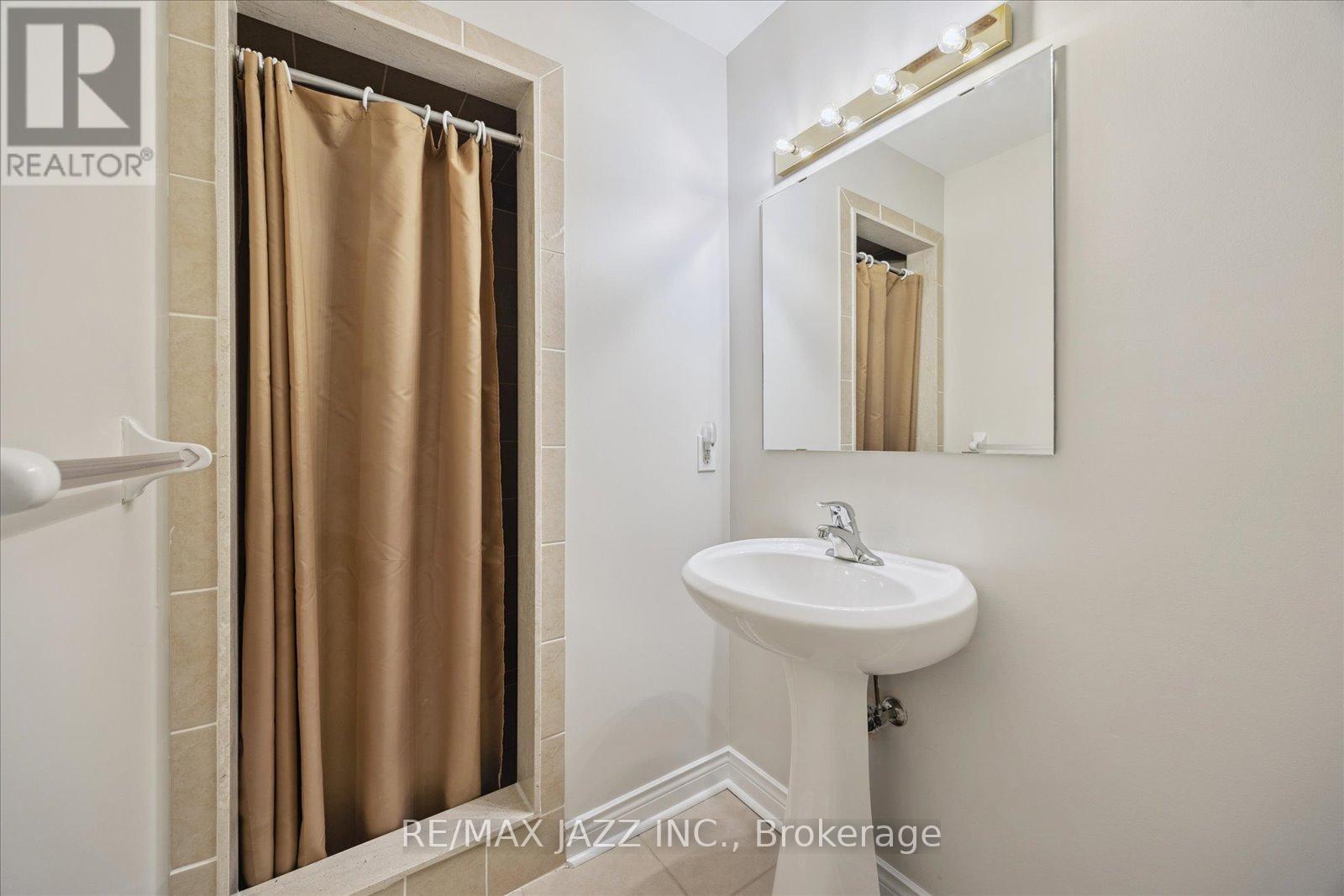 Photo 36 of 12 Lacroix Court, Whitby ON