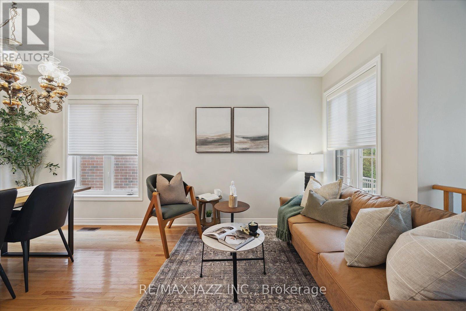 Photo 8 of 12 Lacroix Court, Whitby ON