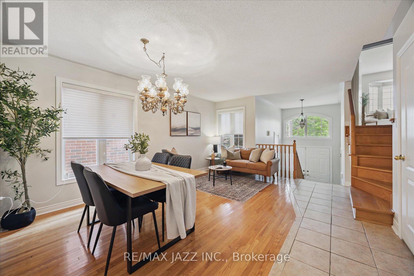 Photo 9 of 12 Lacroix Court, Whitby ON