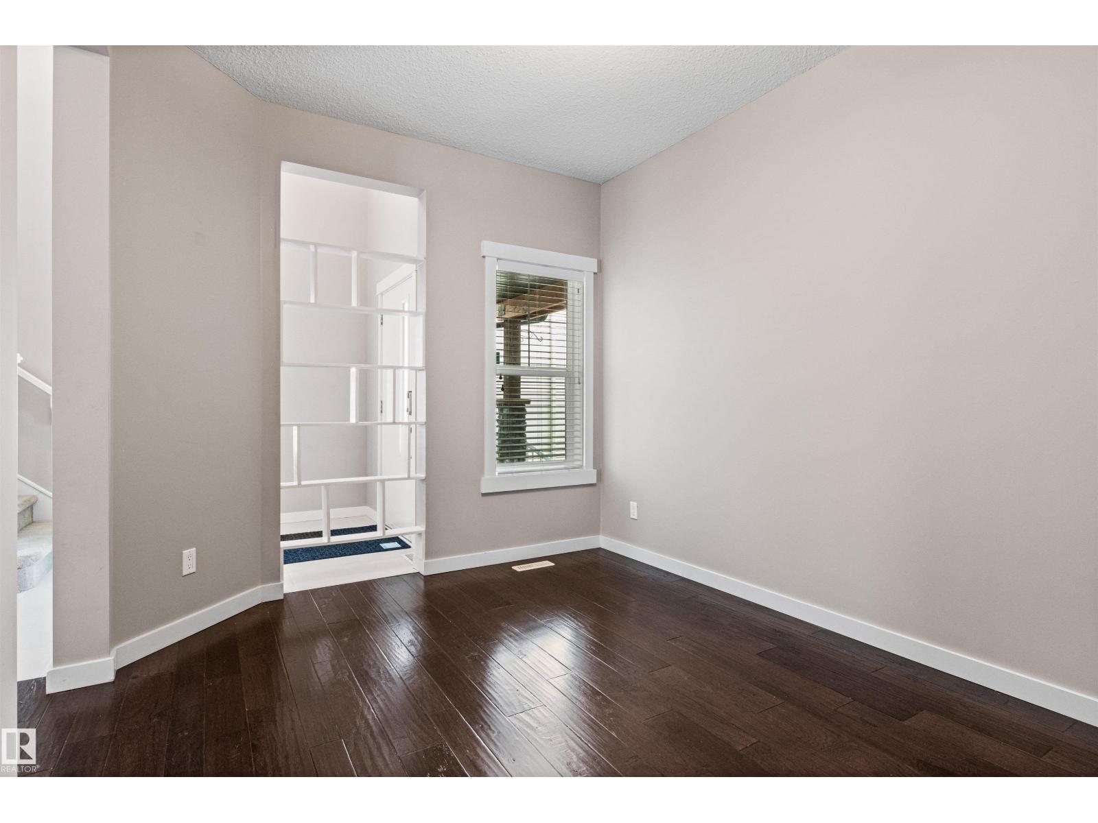 Photo 5 of 3952 Claxton Lo Sw, Edmonton AB