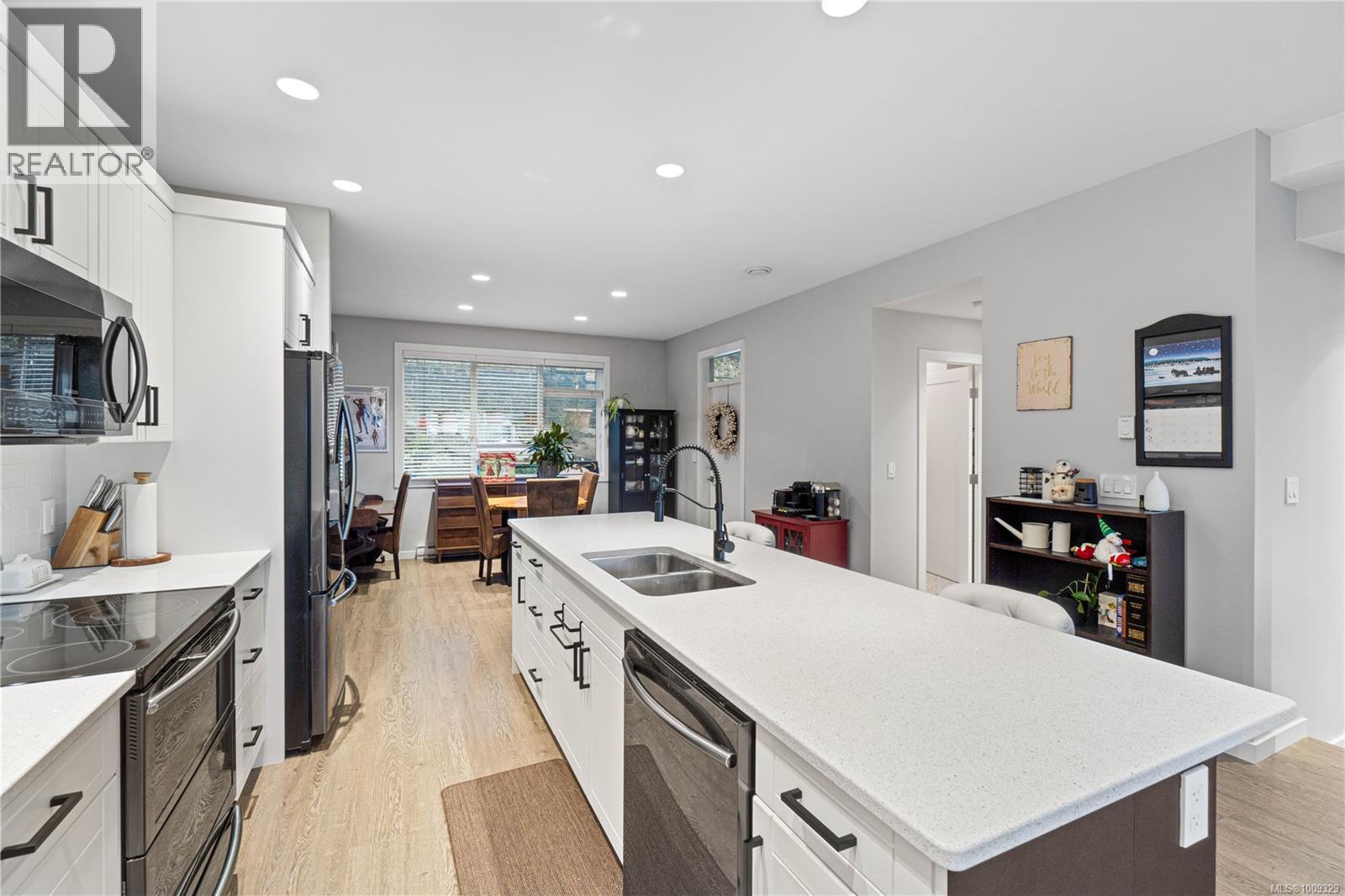 Photo 3 of 5100 Dunn Pl, Nanaimo BC