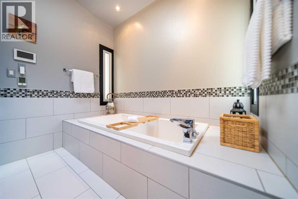 Single Family House for Sale in   Avenue SW Erlton Calgary 