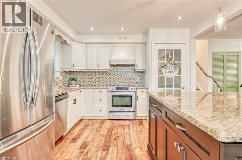 Photo 5 of 25 Glenvale Drive, Hamilton ON