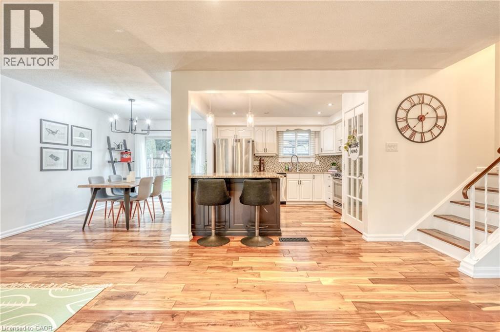 Photo 18 of 25 Glenvale Drive, Hamilton ON