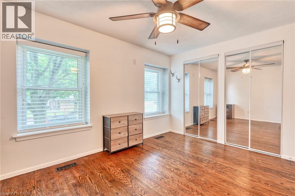 Photo 15 of 25 Glenvale Drive, Hamilton ON