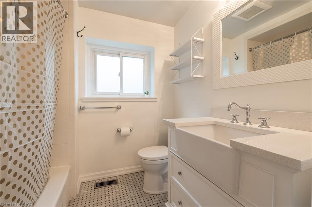 Photo 31 of 25 Glenvale Drive, Hamilton ON