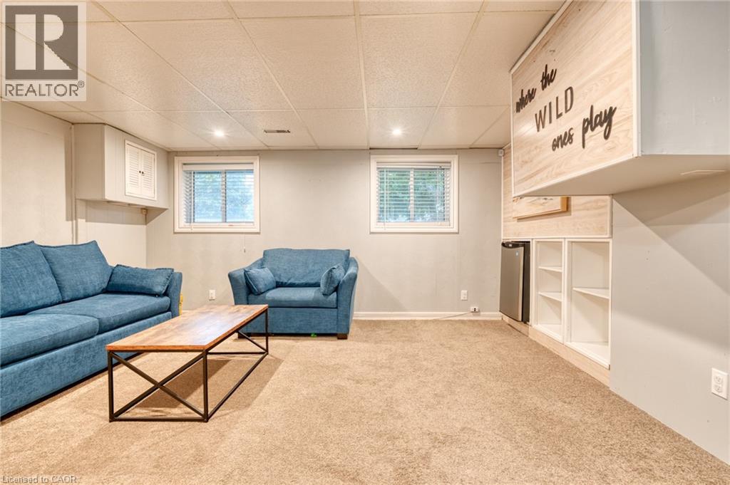 Photo 11 of 25 Glenvale Drive, Hamilton ON