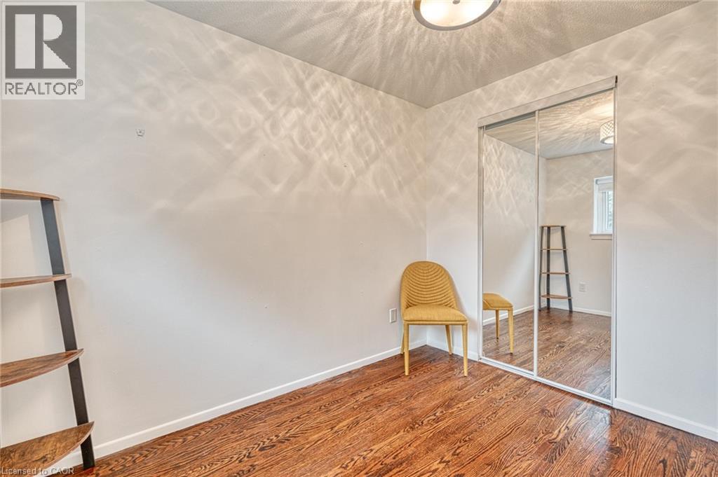 Photo 17 of 25 Glenvale Drive, Hamilton ON