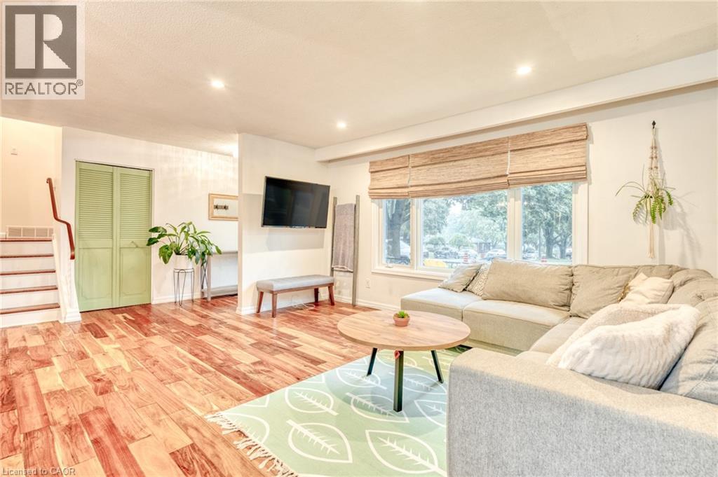 Photo 35 of 25 Glenvale Drive, Hamilton ON