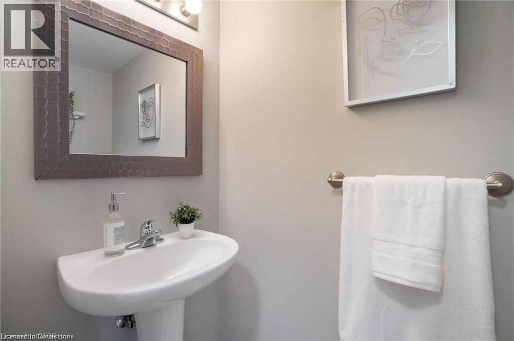 Photo 3 of 69 Hepworth Crescent, Ancaster ON