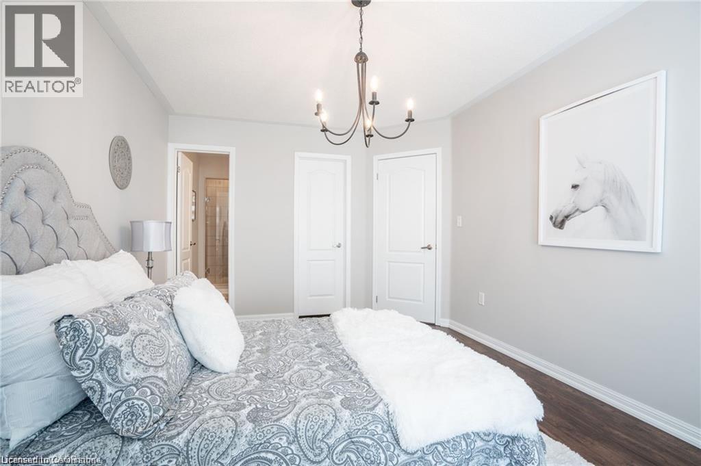 Photo 8 of 69 Hepworth Crescent, Ancaster ON
